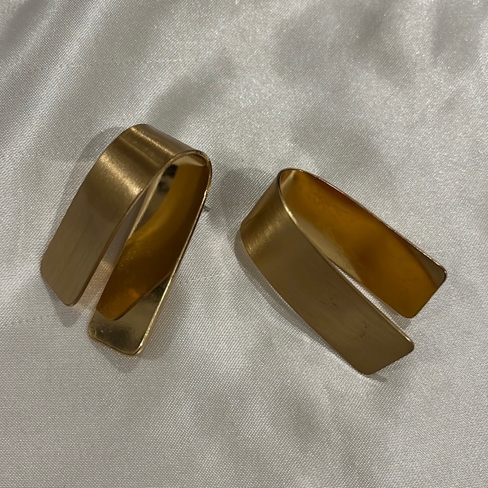 Anna Cate modern earring